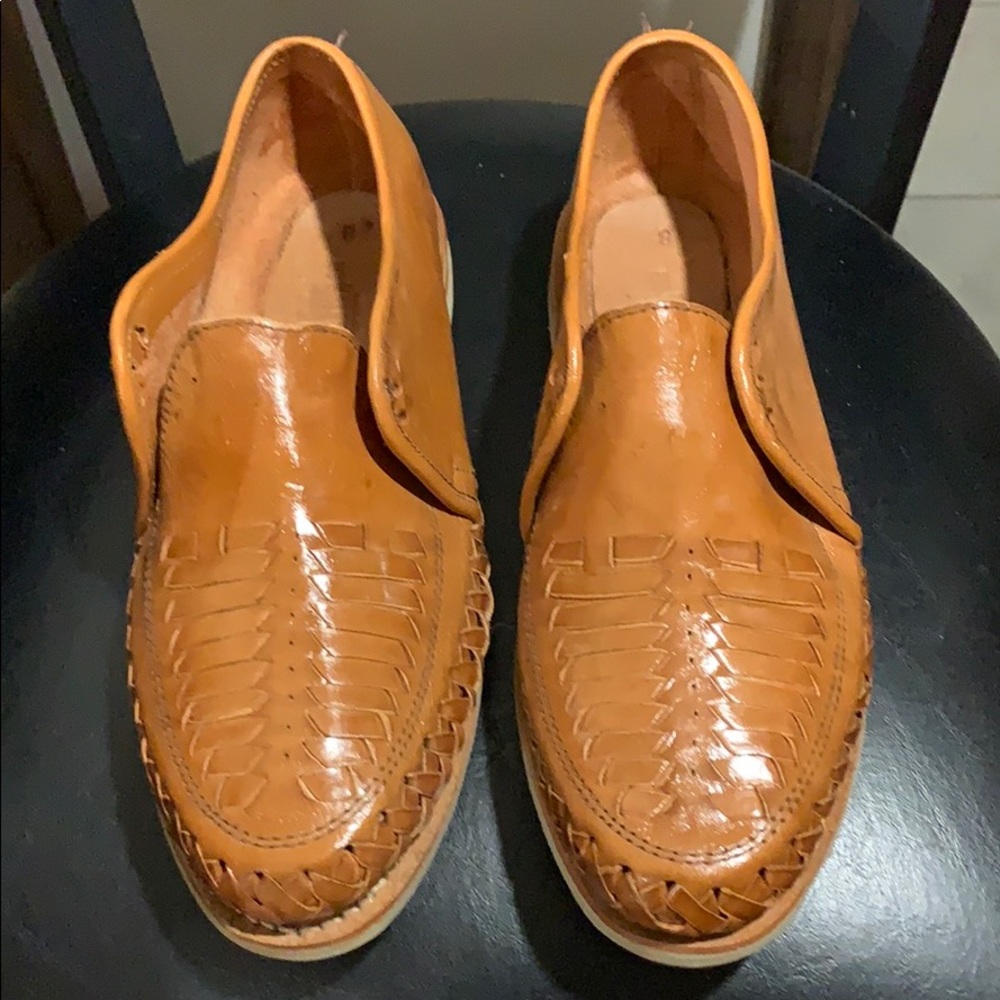 Men’s size 10 huarache style dress shoe